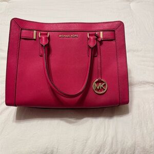 Michael Kors pink purse. Perfect for a pop of color in your spring outfit!